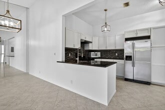 5475 Verona Dr, Unit UnitJ in Boynton Beach, FL - Foto de edificio - Building Photo
