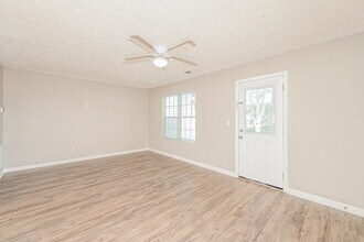 3915 Waldrop Ln in Decatur, GA - Building Photo - Building Photo