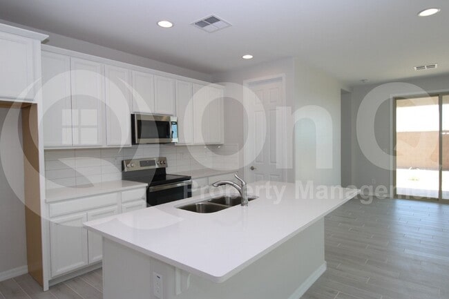 1033 W Shannons Way in Coolidge, AZ - Building Photo - Building Photo