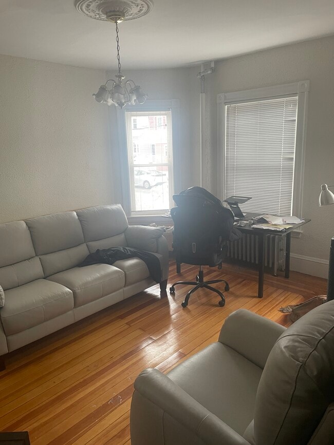 67 Willow Ave in Somerville, MA - Building Photo - Building Photo