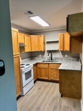 2012 1/2 Johnston St in Lafayette, LA - Building Photo - Building Photo