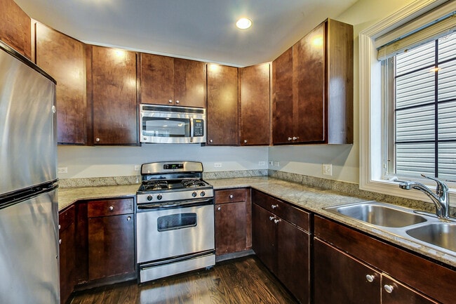 3332 W Palmer St in Chicago, IL - Building Photo - Building Photo