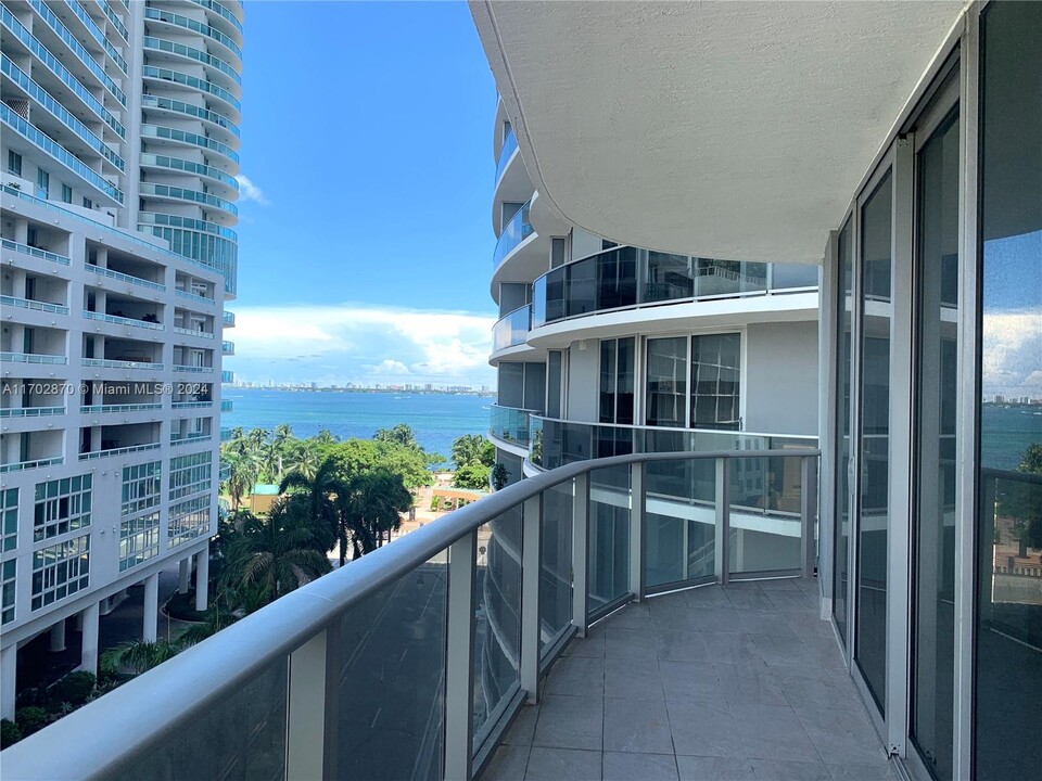 488 NE 18th St, Unit 617 in Miami, FL - Building Photo