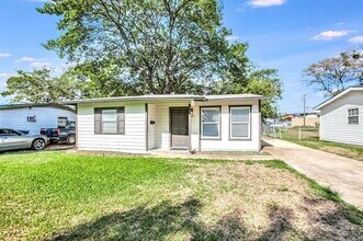 637 N 4th St in Garland, TX - Building Photo - Building Photo