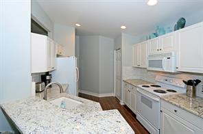 801 Carrick Bend Cir-Unit -201 in Naples, FL - Building Photo - Building Photo