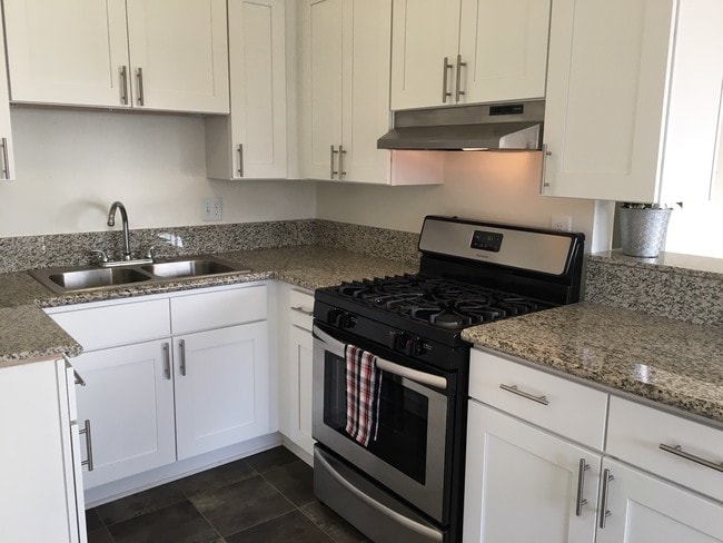 Villa Monaco Apartments in La Habra, CA - Building Photo - Building Photo