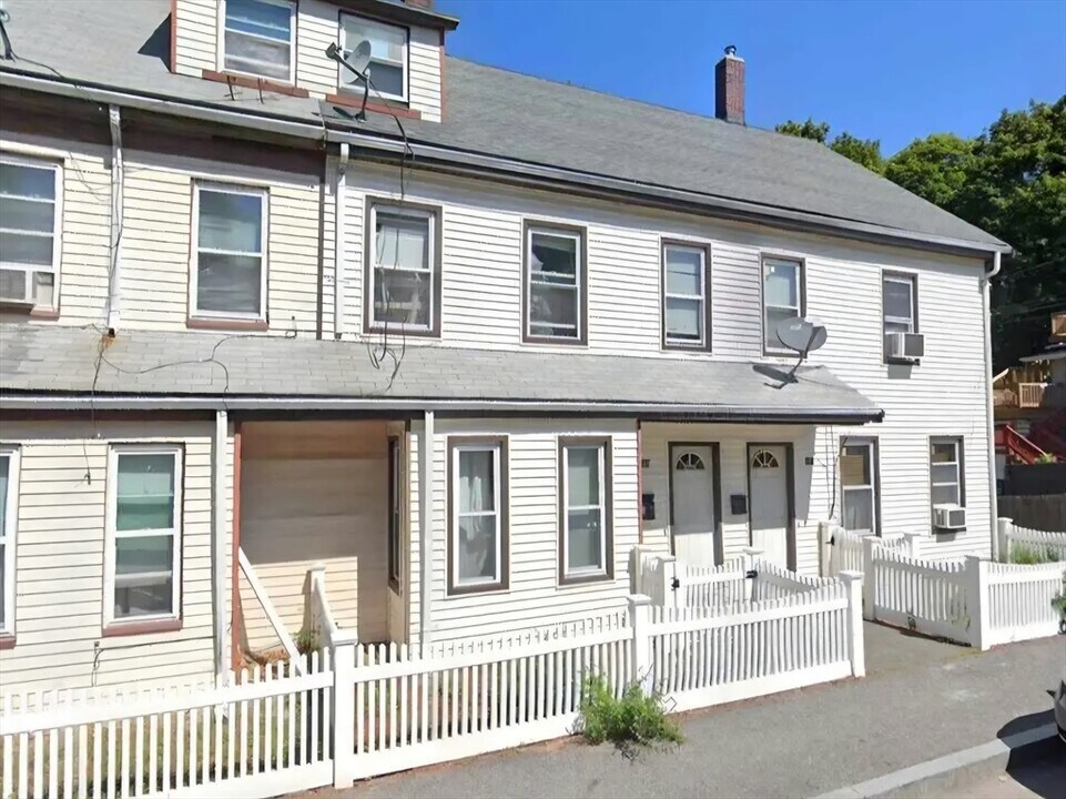 169 Eliot St in Milton, MA - Building Photo