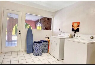 6880 Edna Ave in Las Vegas, NV - Foto de edificio - Building Photo