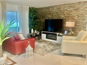 4770 NW 102nd Ave in Doral, FL - Building Photo - Building Photo