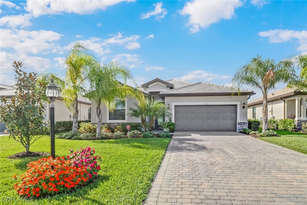 19520 Utopia Ln in Estero, FL - Building Photo