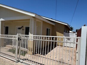 2123 Ocean View Blvd in San Diego, CA - Building Photo - Building Photo