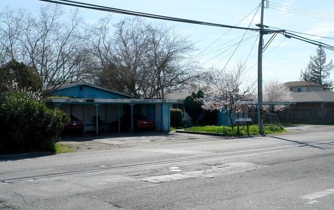 170-182 Bellevue Ave in Santa Rosa, CA - Foto de edificio - Building Photo