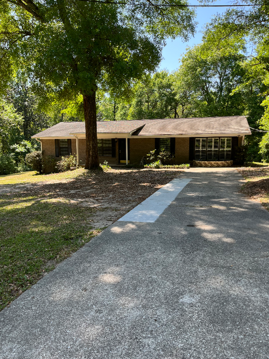 1937 Fairbanks Ferry Rd in Havana, FL - Building Photo