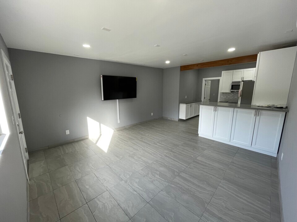 16220 Schoenborn St in North Hills, CA - Building Photo