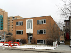 138 24th Ave SW in Calgary, AB - Building Photo - Building Photo