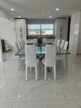 1000 NE 179th St in North Miami Beach, FL - Building Photo - Building Photo