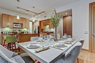 3001 Eastside St in Houston, TX - Building Photo - Building Photo