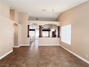 258 Whitewater Village Ct in Henderson, NV - Foto de edificio - Building Photo