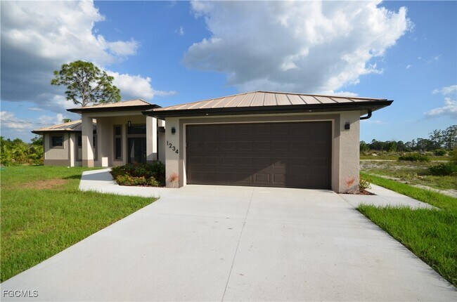 1234 Bermar St in Ft. Myers, FL - Building Photo - Building Photo