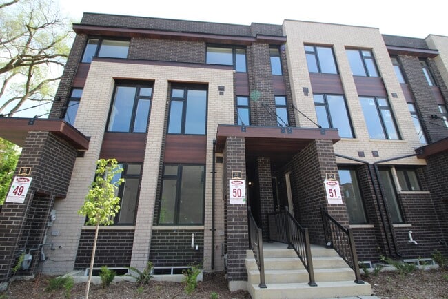 property at 33 Creekbank Rd