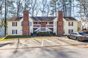 295 E Burns Ct SW in Marietta, GA - Building Photo