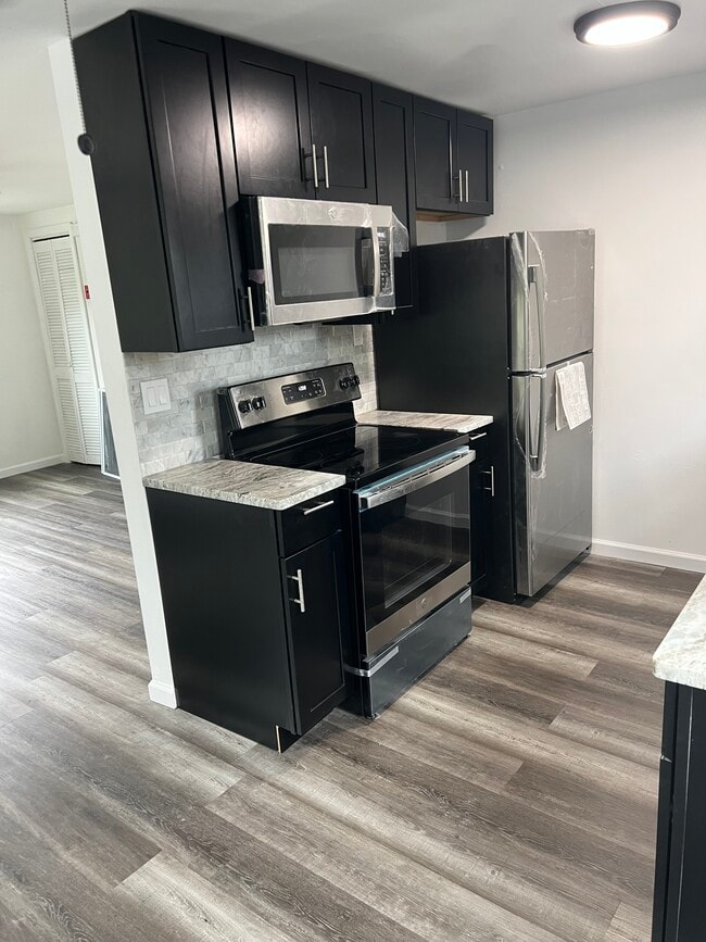 18 Waltess Rd, Unit 2 bedroom apartment in Lake Ronkonkoma, NY - Building Photo - Building Photo