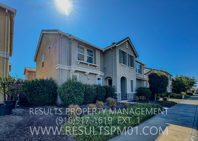 240 Uccello Way in Sacramento, CA - Building Photo - Building Photo