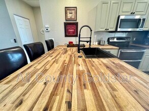 3921 Cape Haze Dr in Rotonda West, FL - Building Photo - Building Photo