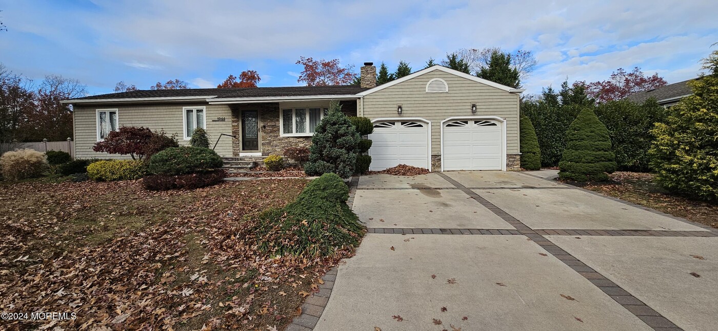 1944 Windsor Ave in Toms River, NJ - Building Photo