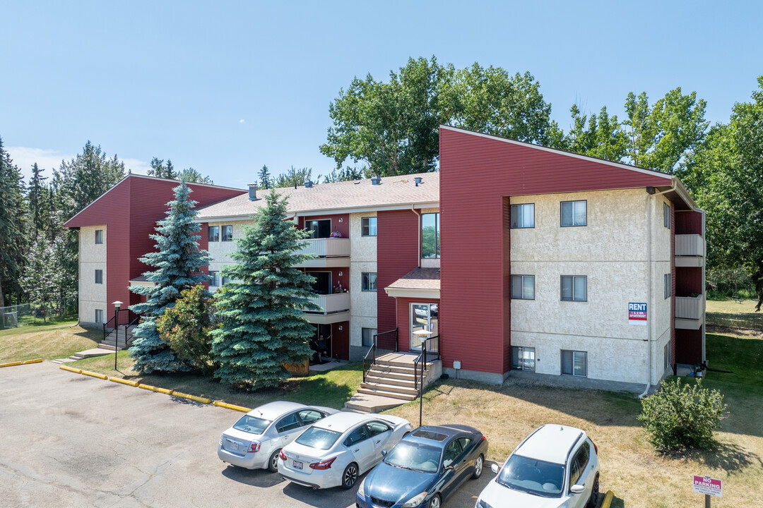 49 Greig Dr in Red Deer, AB - Building Photo