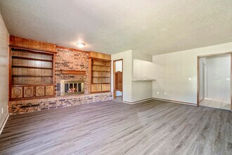 5520 Evanbrook Terrace in Oklahoma City, OK - Building Photo - Building Photo