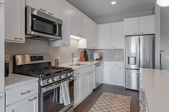 The Hallon in Hopkins, MN - Building Photo - Interior Photo