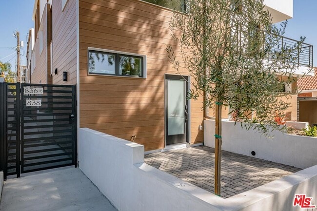 836 N McCadden Pl in Los Angeles, CA - Building Photo - Building Photo