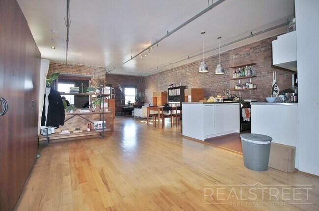 337 Kent Ave in Brooklyn, NY - Building Photo - Building Photo