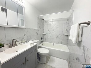 2180 Center St in Fort Lee, NJ - Building Photo - Building Photo