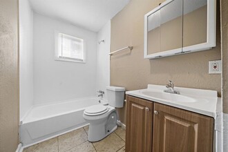 2400 Boss St in La Marque, TX - Building Photo - Building Photo