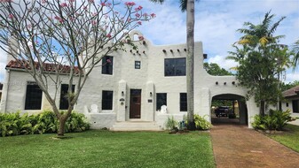 85 Deer Run in Miami Springs, FL - Building Photo