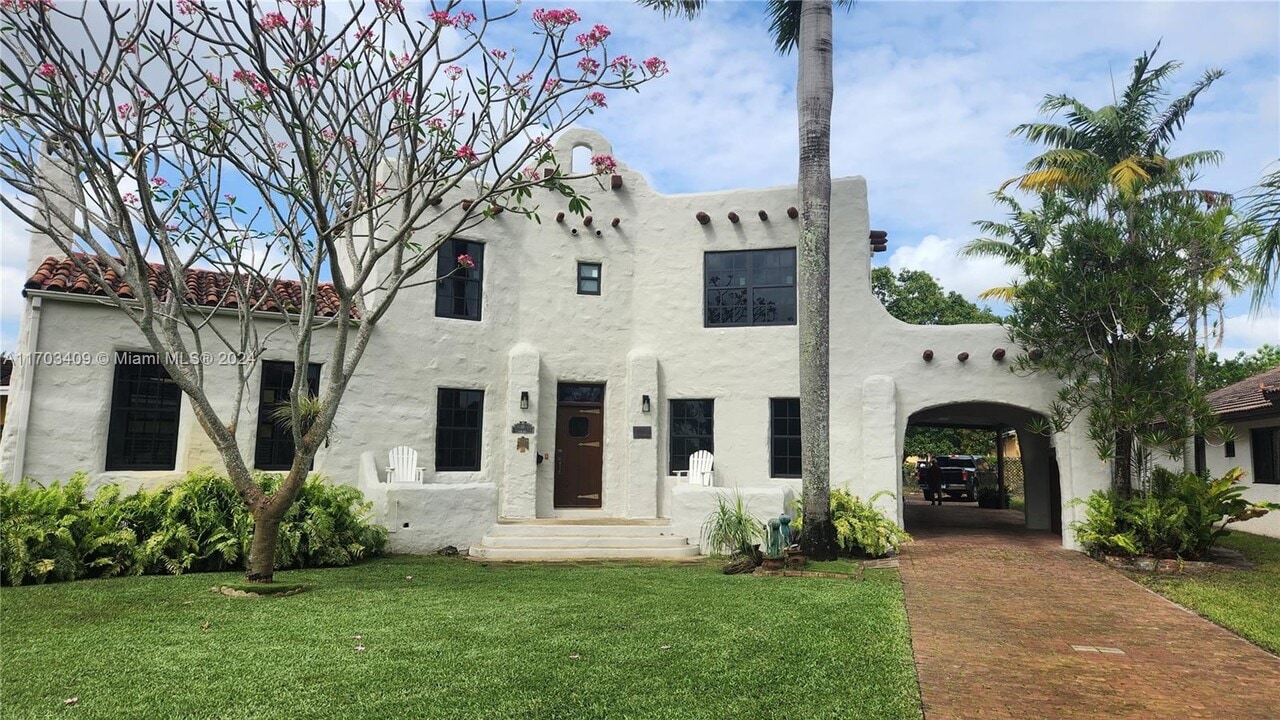 85 Deer Run in Miami Springs, FL - Building Photo