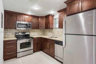 411 SW 37th Ave in Miami, FL - Building Photo - Building Photo