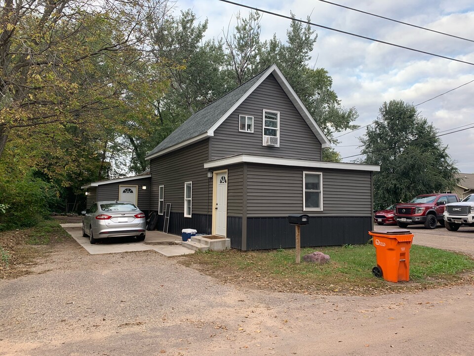 912 Lakeside Ave in Eau Claire, WI - Building Photo