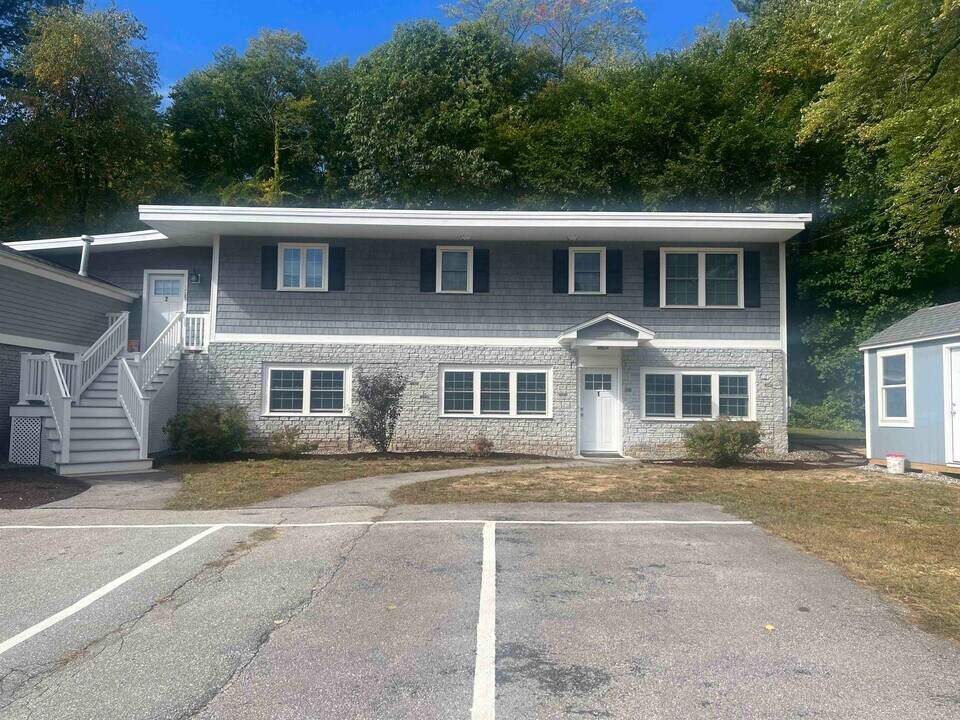 332 Daniel Webster Hwy in Merrimack, NH - Building Photo