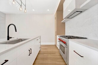 3358 N Ashland Ave in Chicago, IL - Building Photo - Building Photo