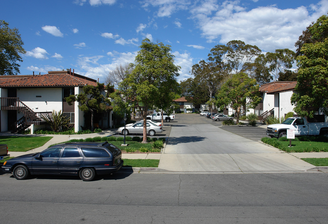 Sesame Tree Apartments in Goleta, CA - Foto de edificio