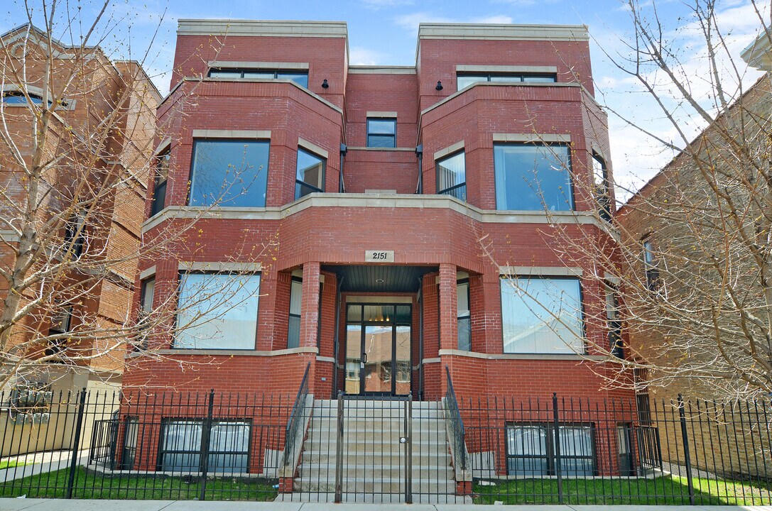 2151 W Evergreen Ave in Chicago, IL - Building Photo