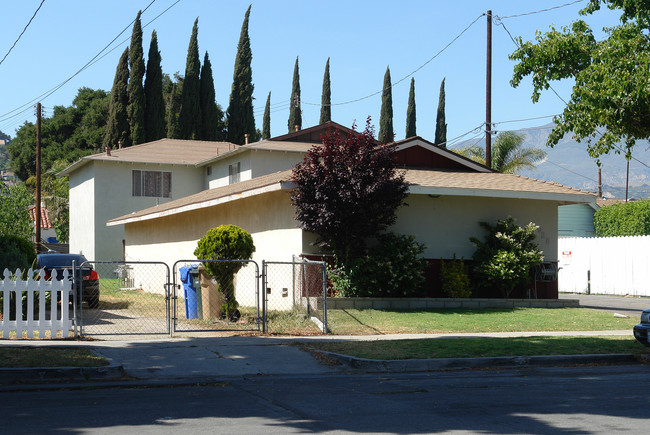 925 E Pleasant St in Santa Paula, CA - Building Photo - Building Photo