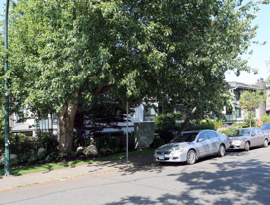Carmel Place in Vancouver, BC - Building Photo