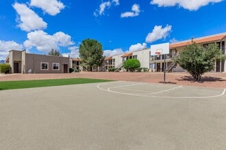 Falcon Court Apartments in Sierra Vista, AZ - Foto de edificio - Building Photo