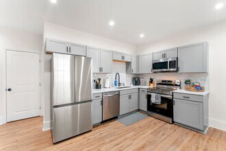 659 S Peachtree St in Norcross, GA - Building Photo - Building Photo