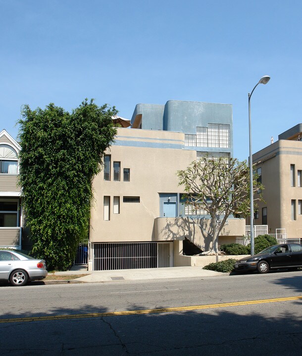 2572 S Centinela Ave in Los Angeles, CA - Building Photo