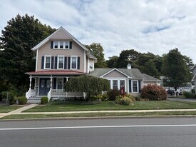 687 Broad St in Meriden, CT - Building Photo